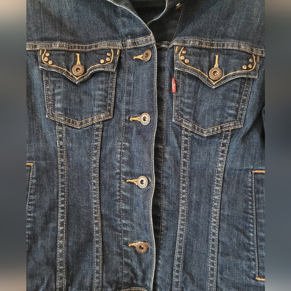 EUC Levi's Western Style Dark Blue Jean Jacket With Studded Pockets - Picture 2 of 10